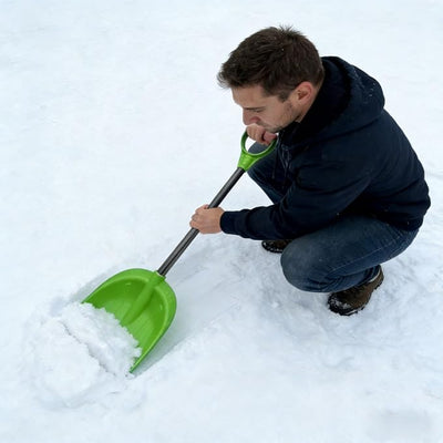 Kids Snow Shovel with Stainless Steel Handle, Kids Beach Shovel Small Digging Shovels with Plastic Scoop, Mini Snow Removal Tool for Beach Driveway Car Garden (Green)