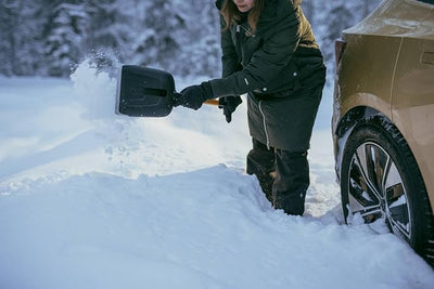 Fiskars Plus Car Shovel, Compact Snow Shovel with T-Handle and Stainless Steel Edge, 63 cm, 1079857